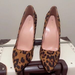 Chic Leopard Print Stiletto Heels